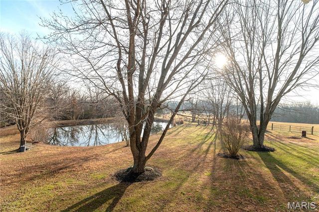 18105 Highway 8, St James, MO 65559