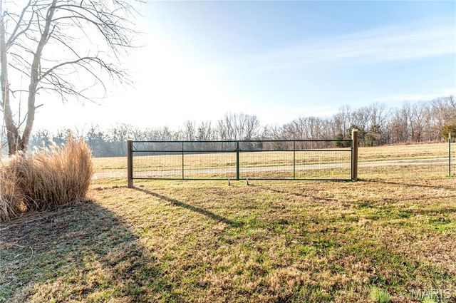 18105 Highway 8, St James, MO 65559