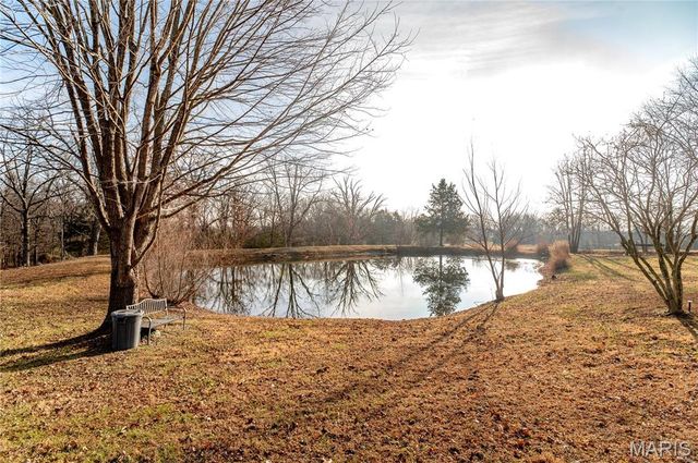 18105 Highway 8, St James, MO 65559