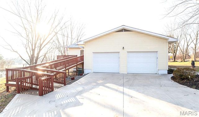 18105 Highway 8, St James, MO 65559