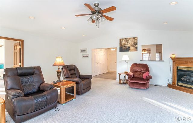 18105 Highway 8, St James, MO 65559