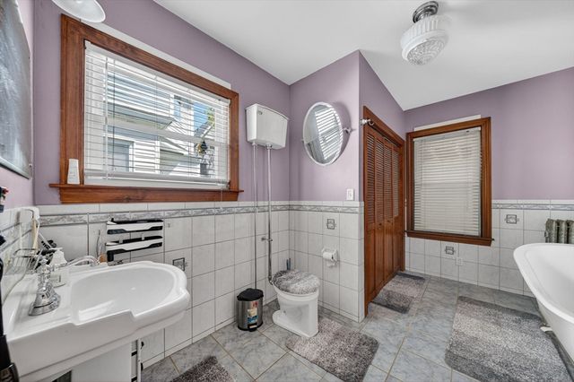 114 Lovell St, Worcester, MA 01603