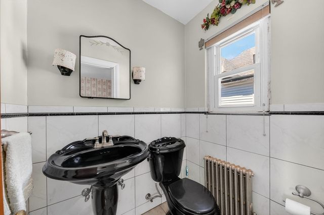 114 Lovell St, Worcester, MA 01603