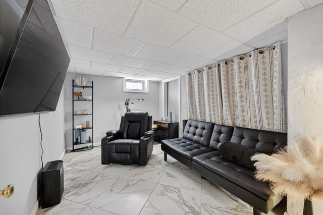 114 Lovell St, Worcester, MA 01603