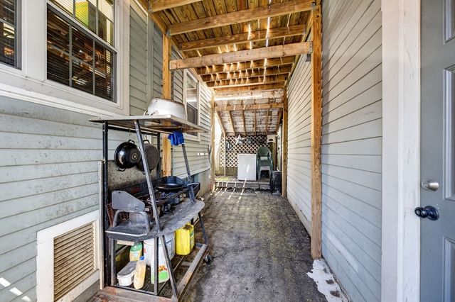 114 Lovell St, Worcester, MA 01603