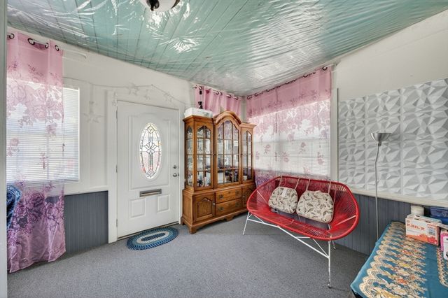 114 Lovell St, Worcester, MA 01603