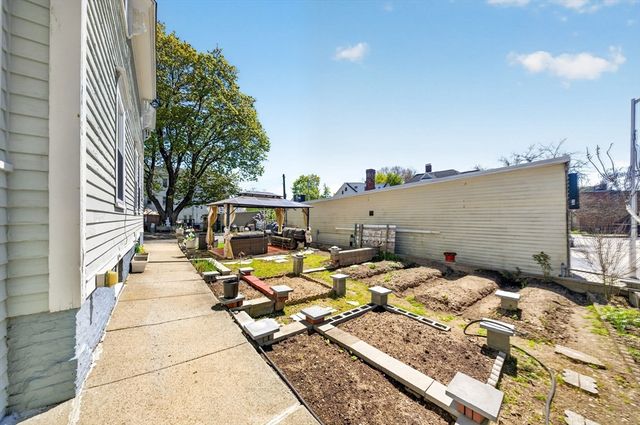 114 Lovell St, Worcester, MA 01603