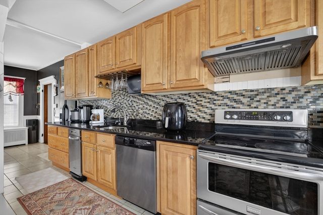 114 Lovell St, Worcester, MA 01603