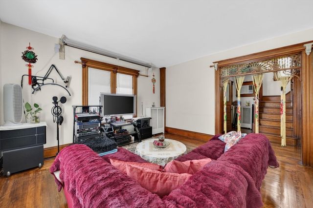 114 Lovell St, Worcester, MA 01603