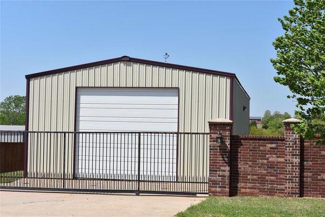 2297 Barrington Drive, Blanchard, OK 73010