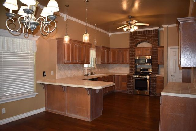 2297 Barrington Drive, Blanchard, OK 73010