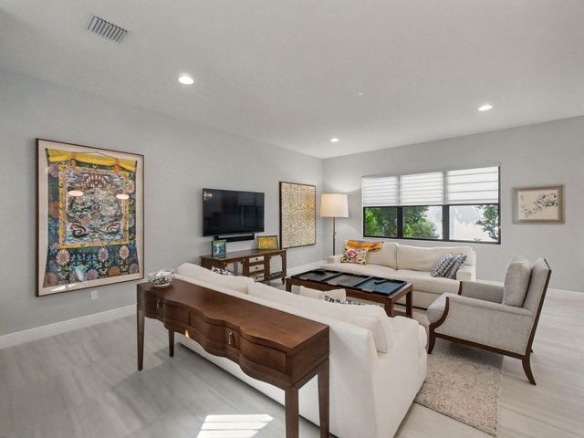 8125 Hobbes Way, Palm Beach Gardens, FL 33418