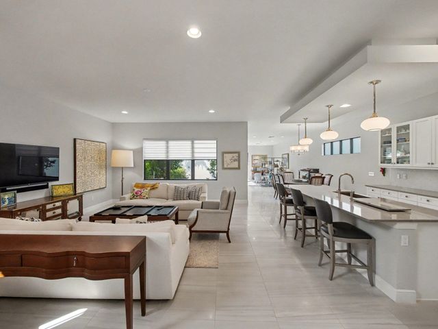 8125 Hobbes Way, Palm Beach Gardens, FL 33418