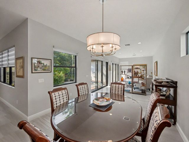 8125 Hobbes Way, Palm Beach Gardens, FL 33418