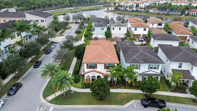 8125 Hobbes Way, Palm Beach Gardens, FL 33418