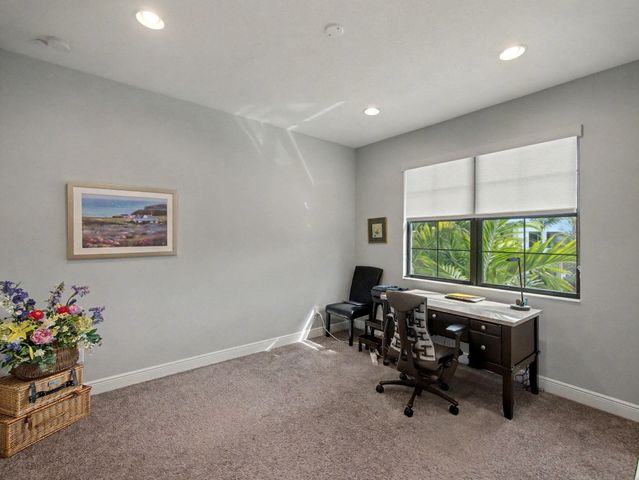 8125 Hobbes Way, Palm Beach Gardens, FL 33418