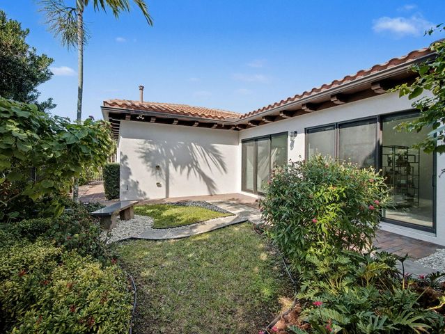 8125 Hobbes Way, Palm Beach Gardens, FL 33418