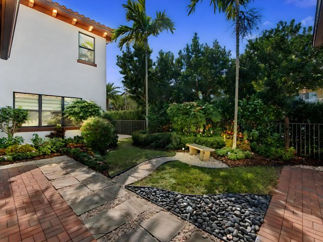 8125 Hobbes Way, Palm Beach Gardens, FL 33418