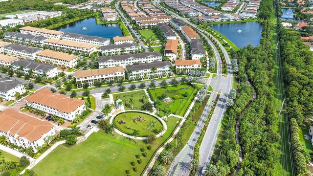 8125 Hobbes Way, Palm Beach Gardens, FL 33418