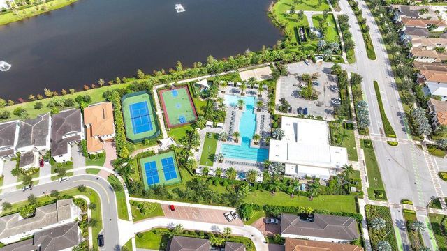 8125 Hobbes Way, Palm Beach Gardens, FL 33418