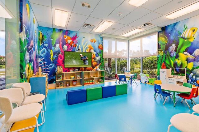 8125 Hobbes Way, Palm Beach Gardens, FL 33418