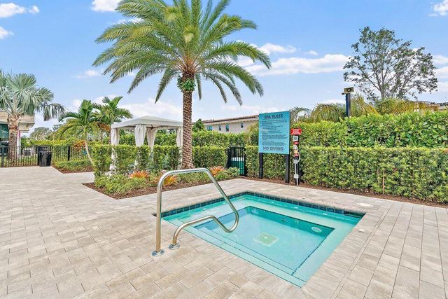 8125 Hobbes Way, Palm Beach Gardens, FL 33418
