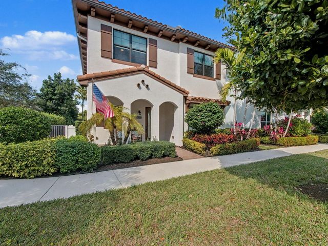 8125 Hobbes Way, Palm Beach Gardens, FL 33418