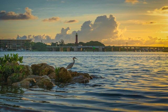 8125 Hobbes Way, Palm Beach Gardens, FL 33418