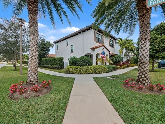 8125 Hobbes Way, Palm Beach Gardens, FL 33418