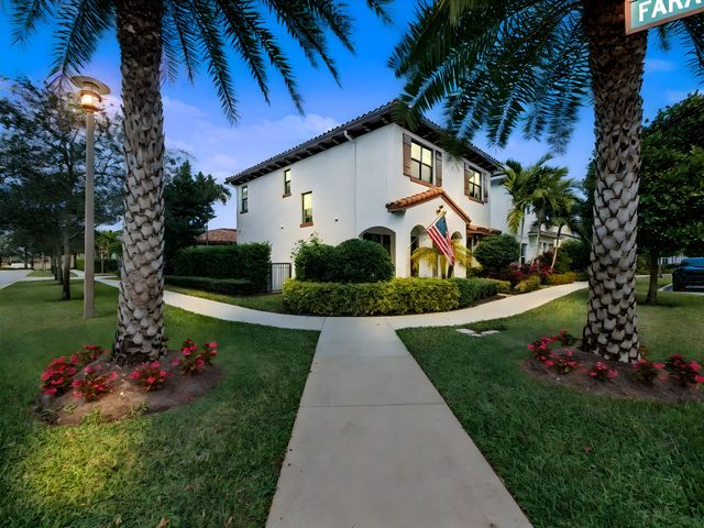 8125 Hobbes Way, Palm Beach Gardens, FL 33418