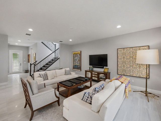 8125 Hobbes Way, Palm Beach Gardens, FL 33418