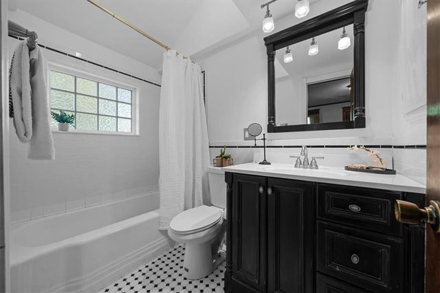 9101 Holmes Road, Kansas City, MO 64131