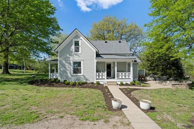 9101 Holmes Road, Kansas City, MO 64131