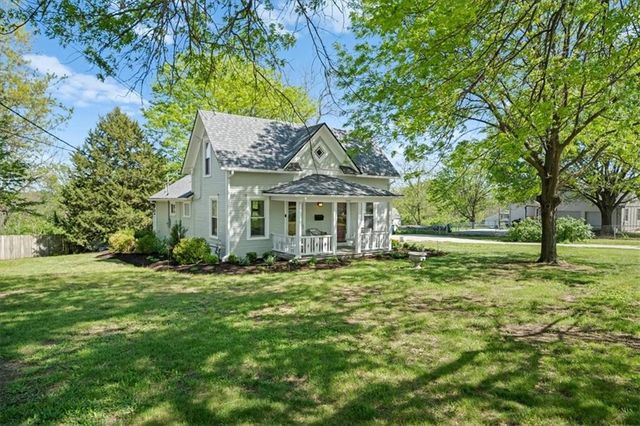 9101 Holmes Road, Kansas City, MO 64131