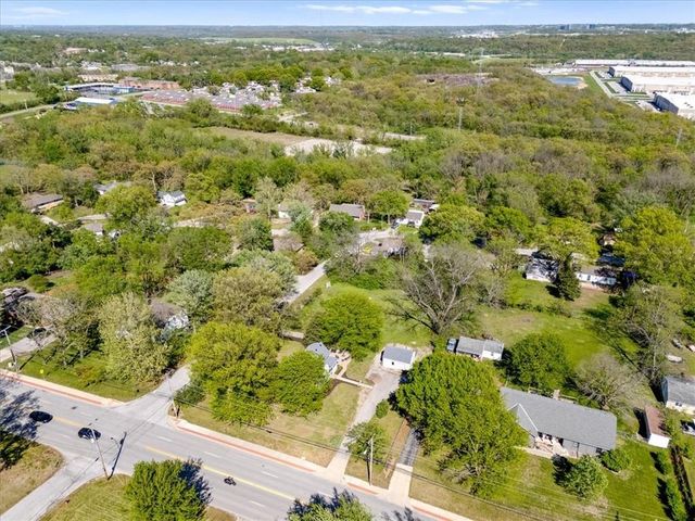 9101 Holmes Road, Kansas City, MO 64131