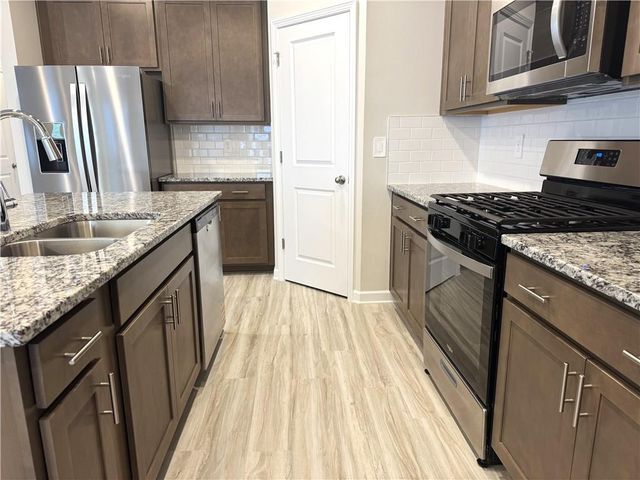 823 Misty Hollow Trail, Lawrenceville, GA 30045