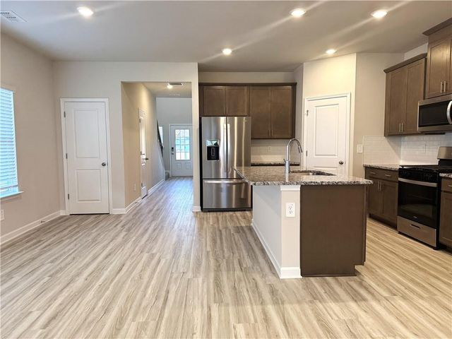 823 Misty Hollow Trail, Lawrenceville, GA 30045