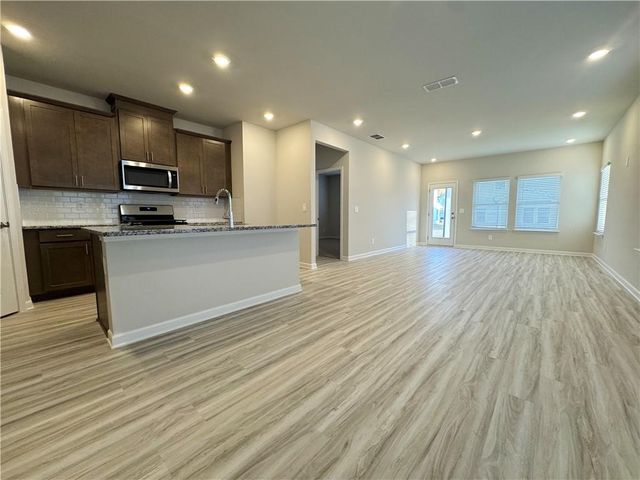 823 Misty Hollow Trail, Lawrenceville, GA 30045