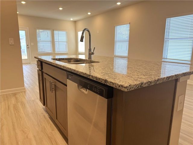 823 Misty Hollow Trail, Lawrenceville, GA 30045