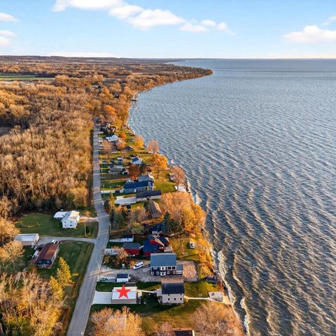 N5733 ROCKLAND BEACH ROAD, Hilbert, WI 54129