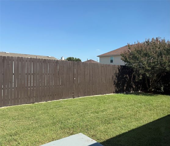 805 Gillon Drive, Arlington, TX 76001