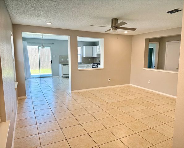 805 Gillon Drive, Arlington, TX 76001