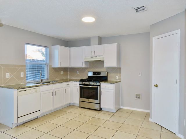 805 Gillon Drive, Arlington, TX 76001