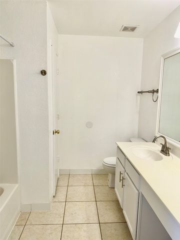 805 Gillon Drive, Arlington, TX 76001