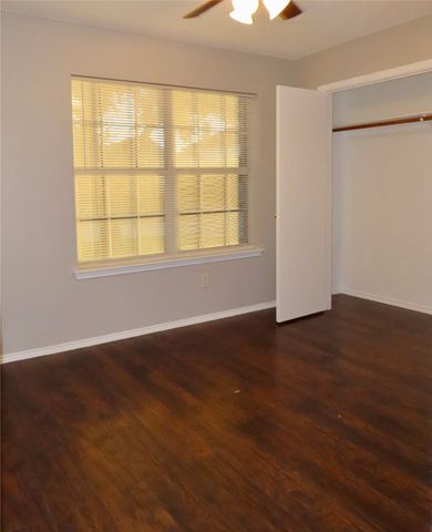 805 Gillon Drive, Arlington, TX 76001