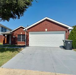 805 Gillon Drive, Arlington, TX 76001