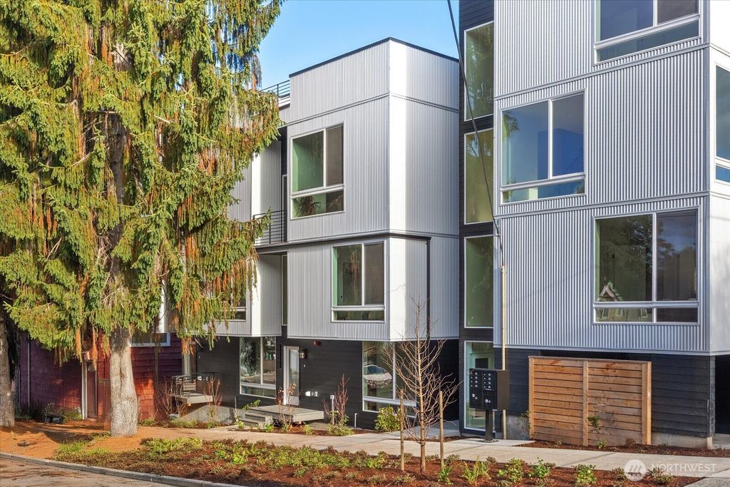 3120 Queen Anne Avenue N, Seattle, WA 98109