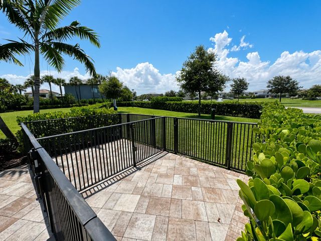 4529 Pinehurst Trail W, Oakland Park, FL 33309
