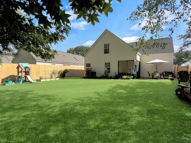 1137 Peninsula Cove Drive, Charleston, SC 29492