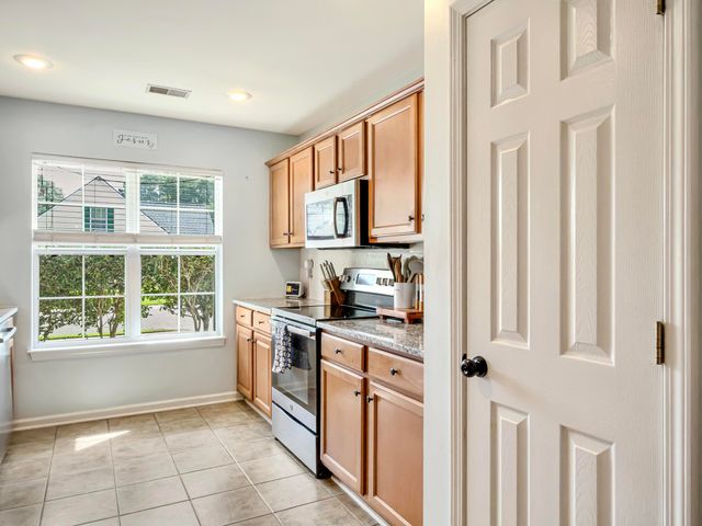1137 Peninsula Cove Drive, Charleston, SC 29492